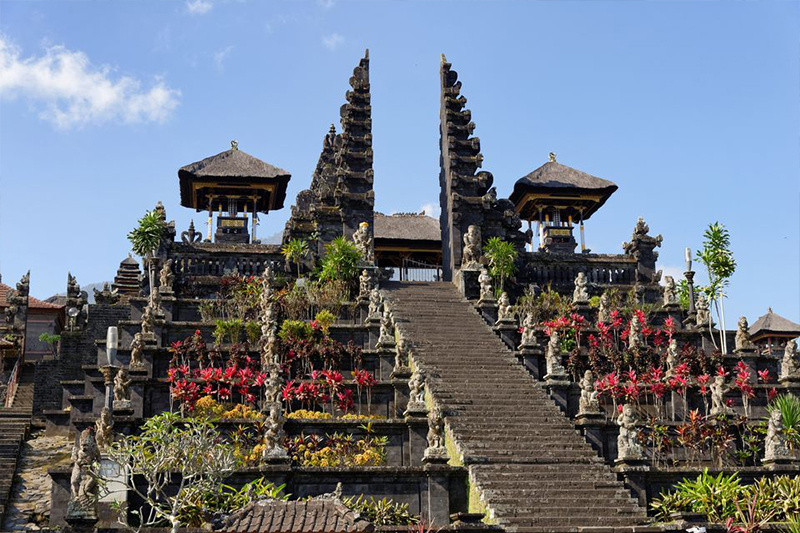 Keunikan Berwisata Religi ke Pura Besakih Bali Hari