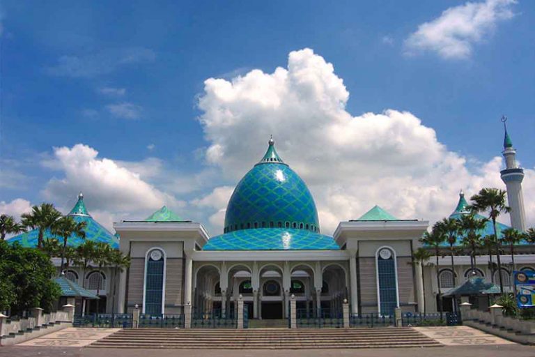 Keasyikan Berlibur ke Objek Wisata Religi Jawa Timur Ini