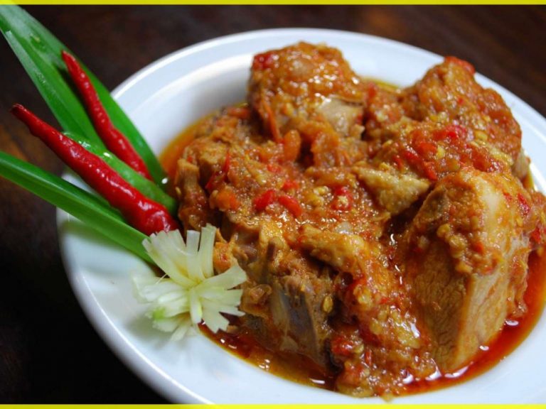 Resep Masakan Nusantara Ayam Rica-Rica Pedas Khas Manado - Hari Libur