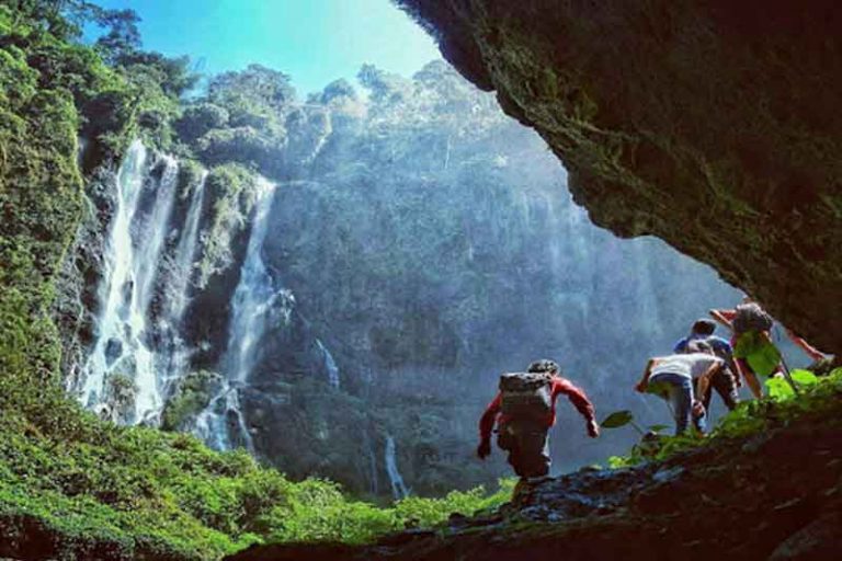 5 Tempat Wisata Di Indonesia Yang Menjadi Favorit Turis Asing - Hari ...